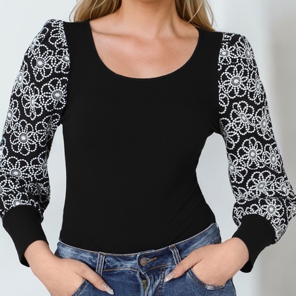 🔥🔥Black Flower Puff Sleeve Ribbed Knit Top - Picture 3 of 7